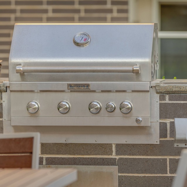 Encore Apartments - Outdoor Grilling Area